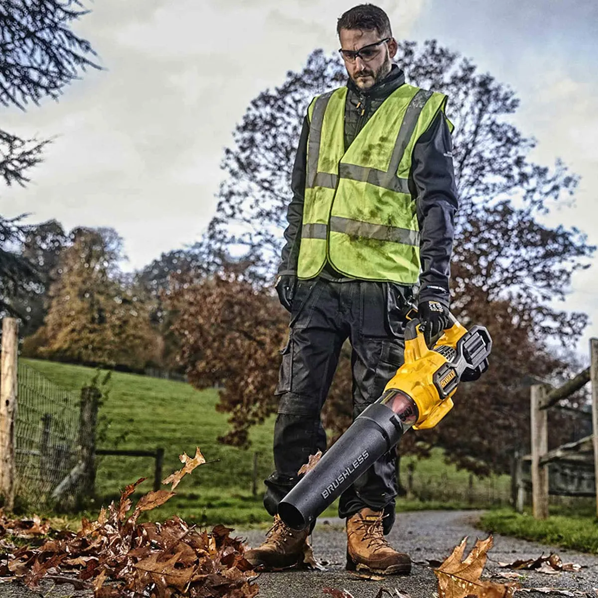 Dewalt DCMBA572X1 54V Flexvolt Brushless Axial Blower with 1 x 9.0Ah Battery & Charger for Ultimate Power